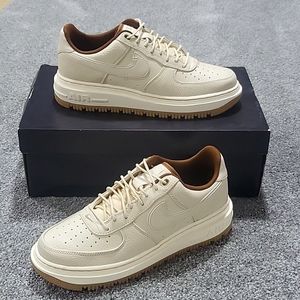 NIKE Air Force 1 Luxe